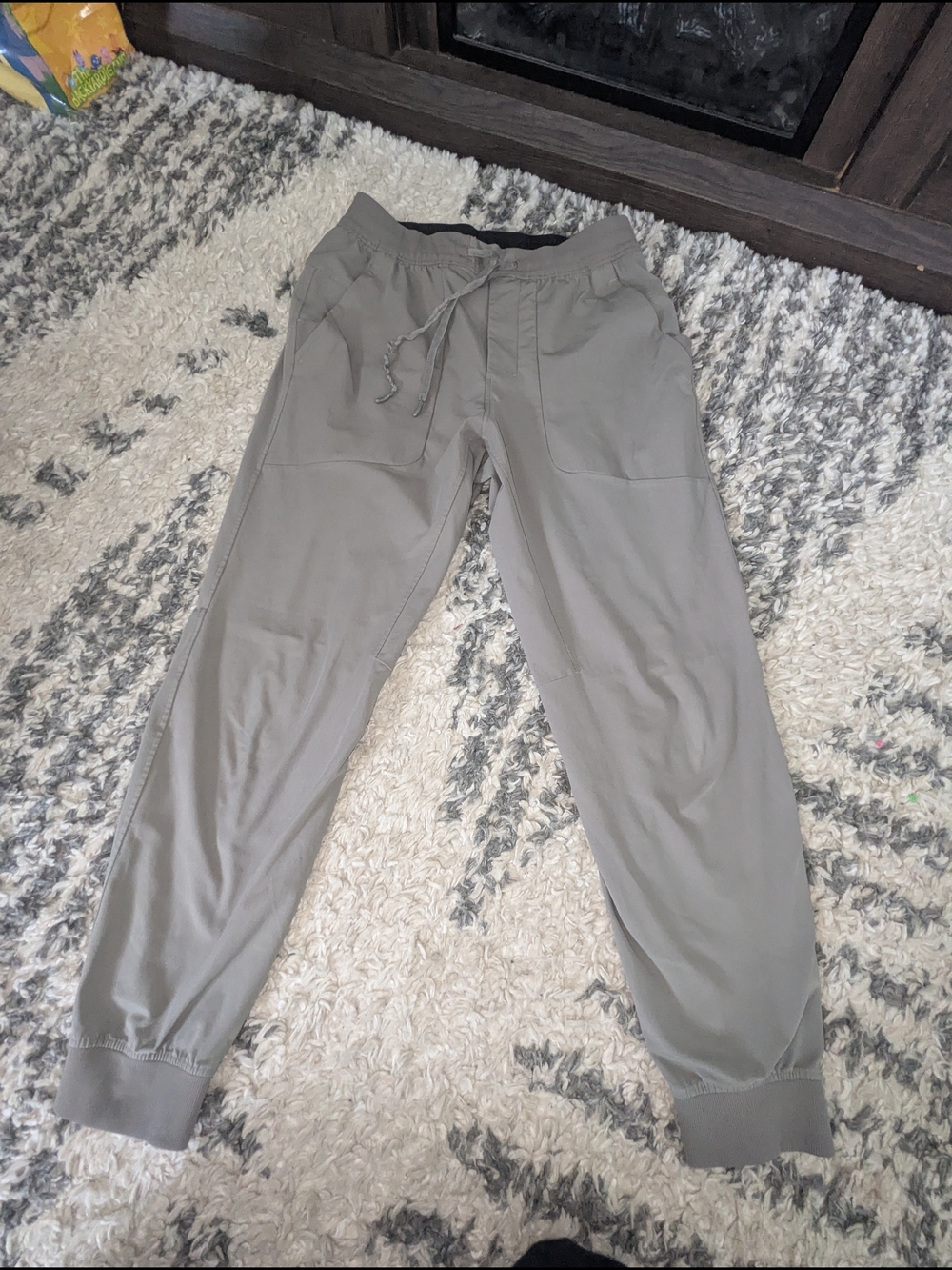 lululemon athletica Men's Drawstring Joggers in Light Gray